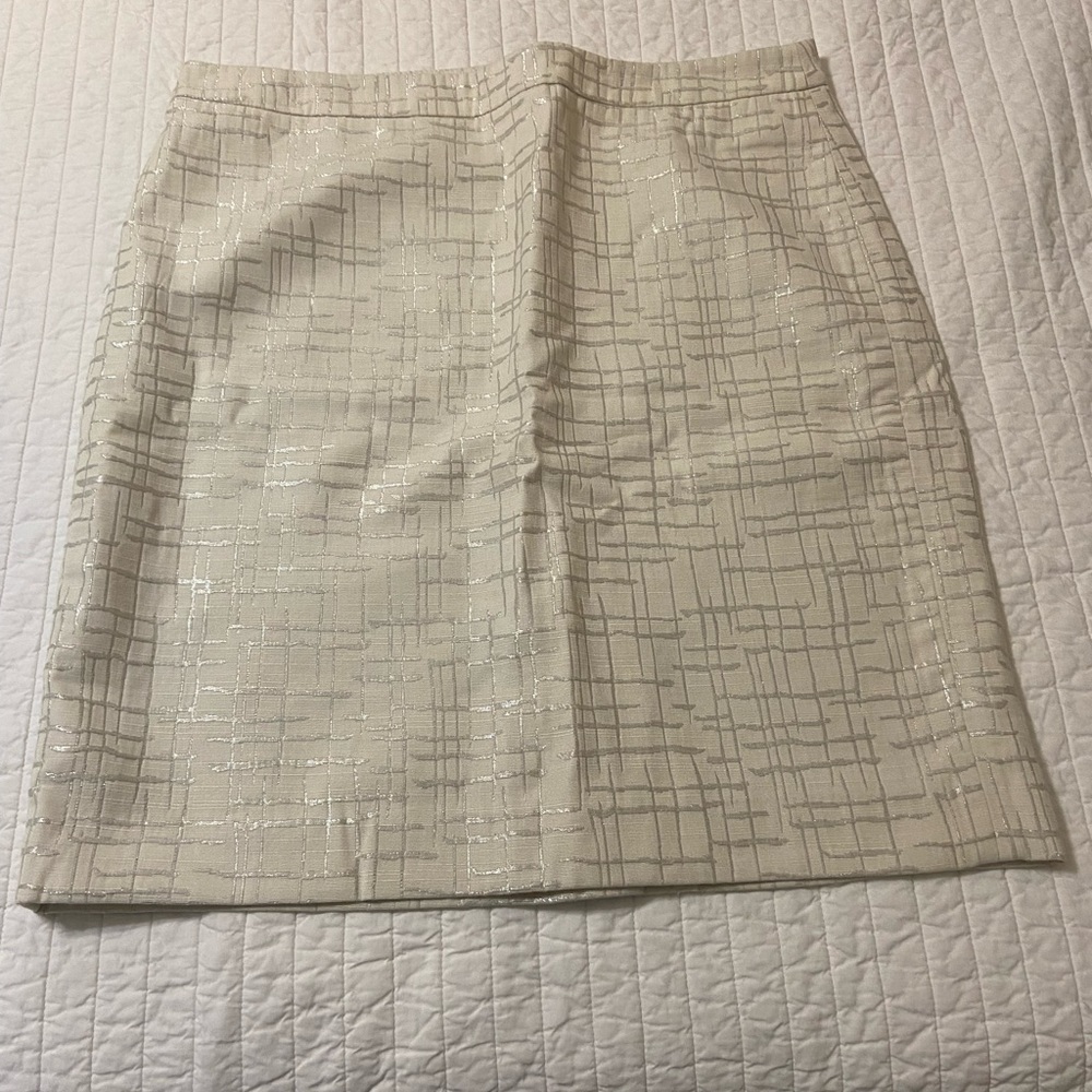 Knees high skirt
